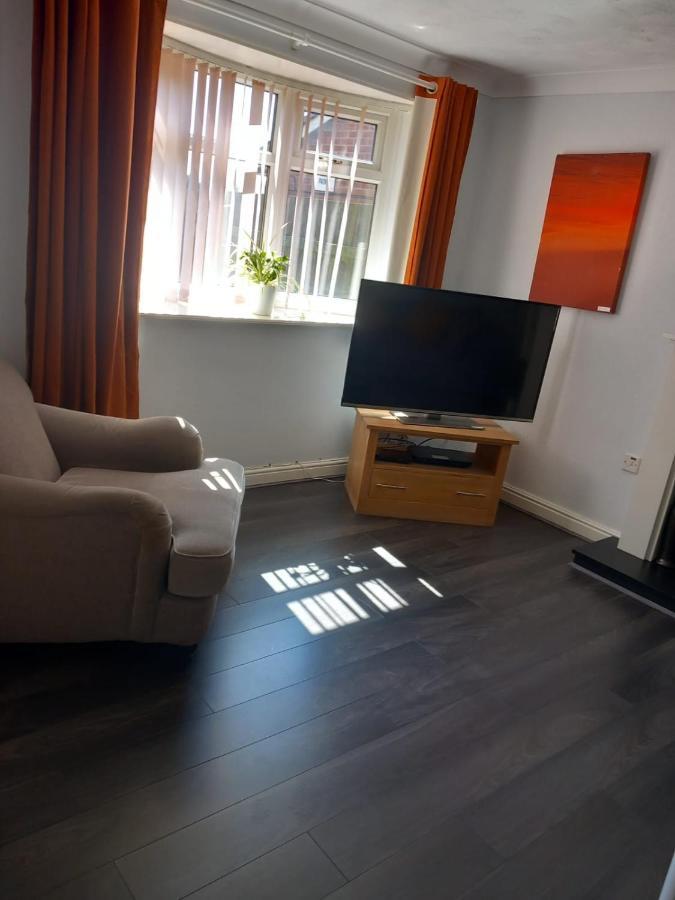 Penllech House - Huku Kwetu Notts - 3 Bedroom Spacious Lovely And Cosy With A Free Parking- Affordable And Suitable To Group Business Travellers Ноттингем Экстерьер фото