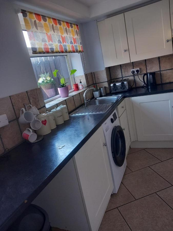Penllech House - Huku Kwetu Notts - 3 Bedroom Spacious Lovely And Cosy With A Free Parking- Affordable And Suitable To Group Business Travellers Ноттингем Экстерьер фото