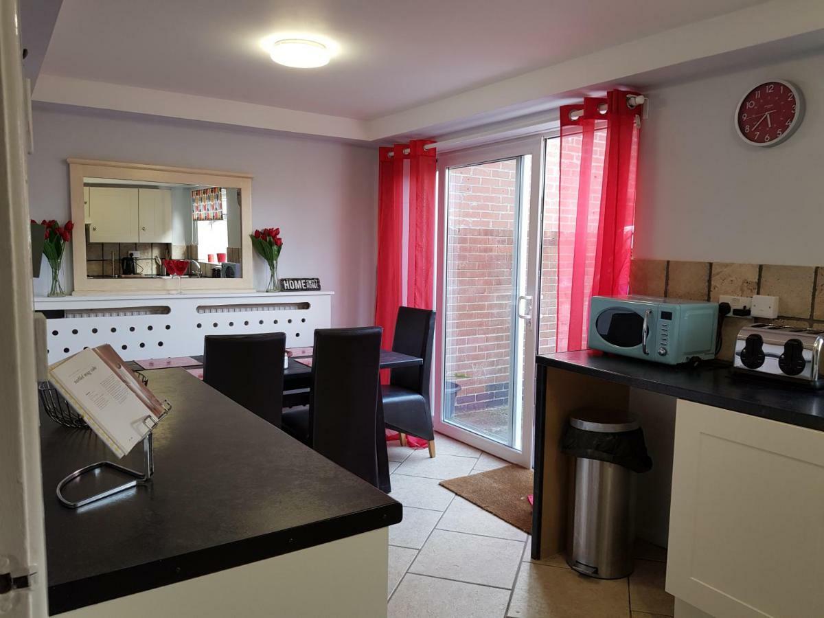 Penllech House - Huku Kwetu Notts - 3 Bedroom Spacious Lovely And Cosy With A Free Parking- Affordable And Suitable To Group Business Travellers Ноттингем Экстерьер фото