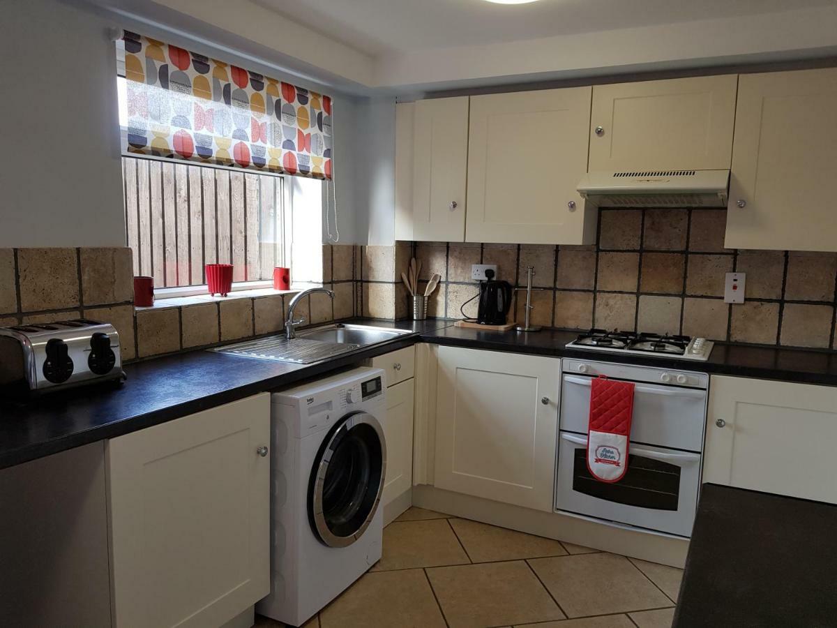 Penllech House - Huku Kwetu Notts - 3 Bedroom Spacious Lovely And Cosy With A Free Parking- Affordable And Suitable To Group Business Travellers Ноттингем Экстерьер фото