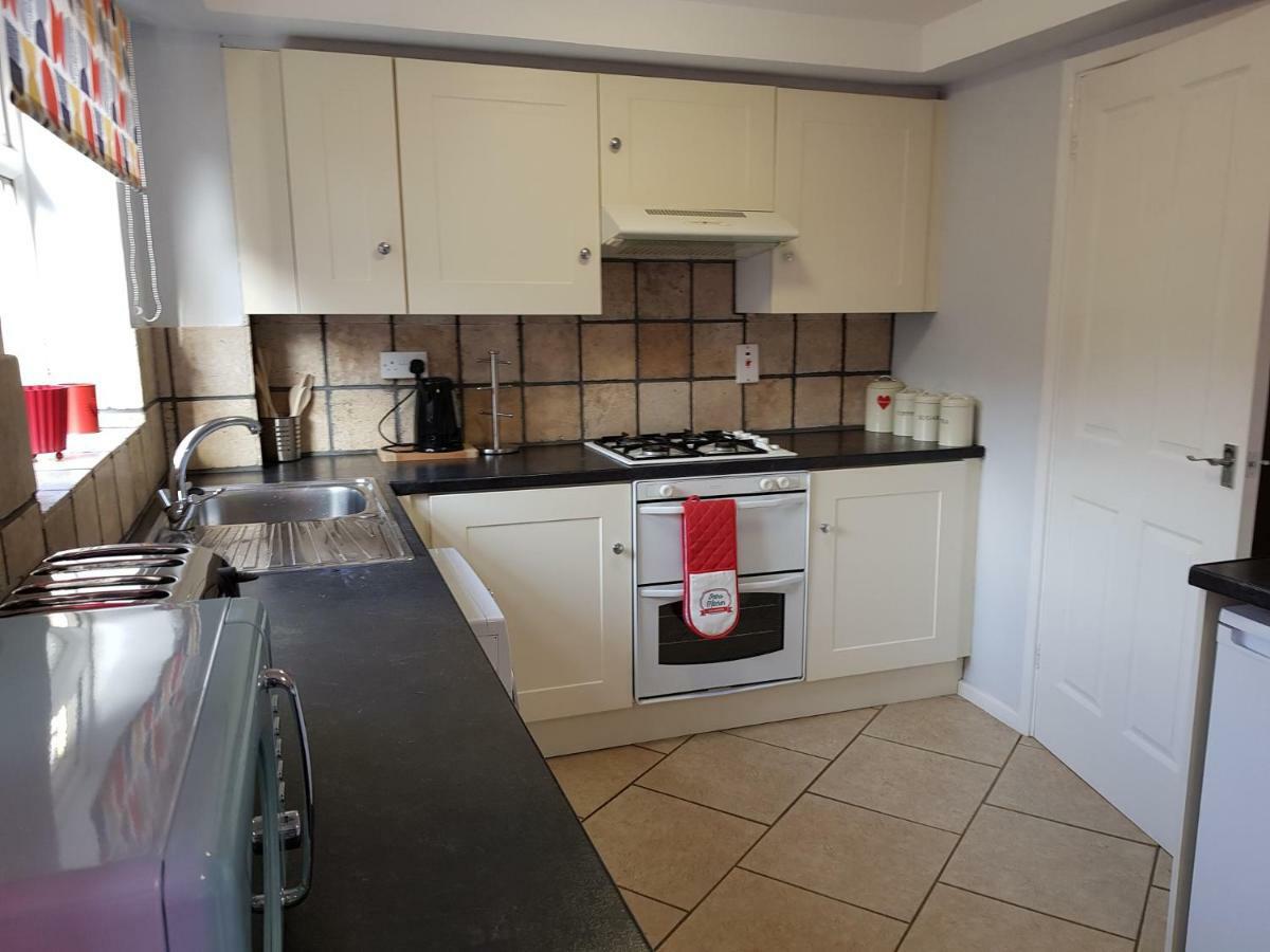 Penllech House - Huku Kwetu Notts - 3 Bedroom Spacious Lovely And Cosy With A Free Parking- Affordable And Suitable To Group Business Travellers Ноттингем Экстерьер фото