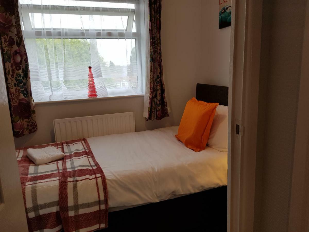 Penllech House - Huku Kwetu Notts - 3 Bedroom Spacious Lovely And Cosy With A Free Parking- Affordable And Suitable To Group Business Travellers Ноттингем Экстерьер фото